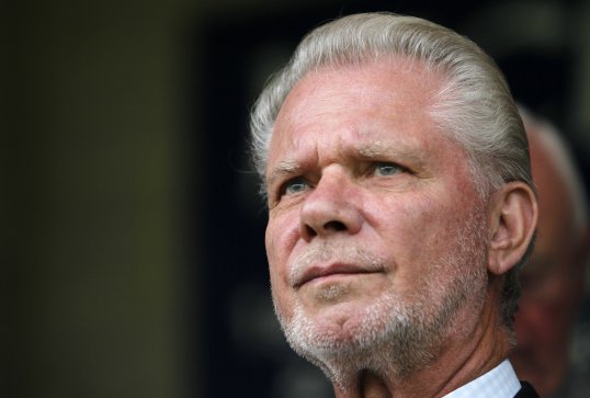 David Gold has said he is willing to sell part of his stake in West Ham United and is looking for a wealthy investor.