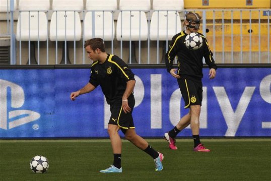 Borussia Dortmund midfielder Mario Gotze has suffered an injury setback as he attempts to recover in time for the Champions League final on Saturday.