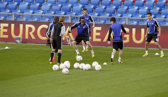 After Tuesday and Wednesday’s dramatic semi-finals in the Champions League, attention now turns to the first legs of the Europa League last four with FC Basel facing Chelsea and Fenerbache taking on Benfica on Thursday evening.