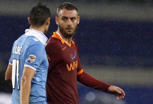 Paris Saint-Germain have made a move for Roma midfielder Daniele De Rossi.