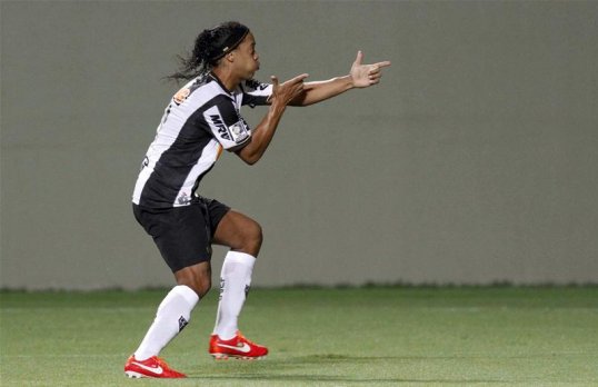 Ex-Paris Saint-Germain forward Ronaldinho believes that his former club are turning themselves into a dream team and becoming one of the strongest in the world.