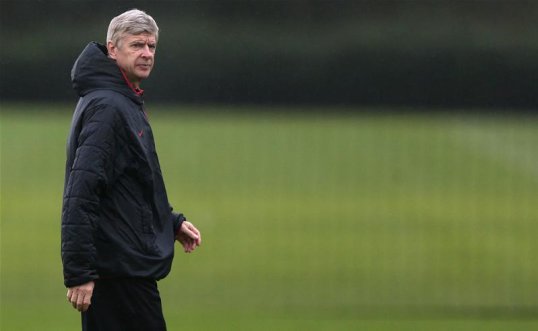 Underfire Arsenal boss Arsène Wenger is being targeted by Paris Saint-Germain who are losing patience with the equally underfire Carlo Ancelotti.