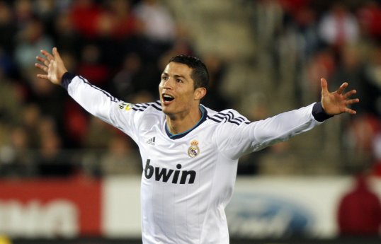 Paris Saint-Germain are lining up an eye-watering offer for Cristiano Ronaldo.