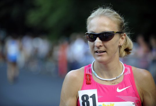 Marathon World record holder Paula Radcliffe faces a funding crisis as UK Athletics threaten to slash her cash.