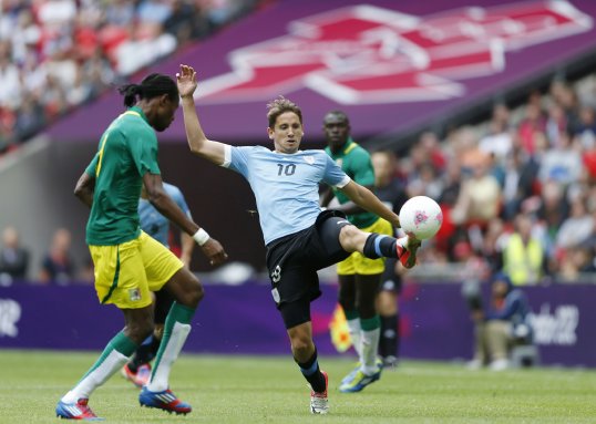 Southampton midfielder Gastón Ramírez is expected to be out of action for around six weeks after suffering a “dead leg”.