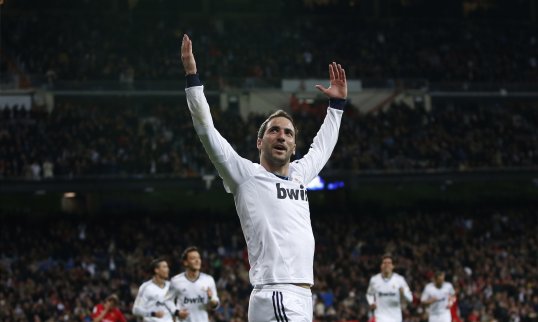 Real Madrid moved to within 10 points of league leaders Barcelona with a thumping 5-2 win over Mallorca this evening.