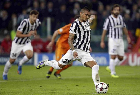 Real Madrid and PSG look set to miss out as Juventus midfielder Arturo Vidal says he plans to stay with the club for a long time.