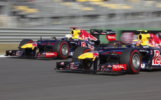 Red Bull Racing has revealed that they will not be ordering Mark Webber to support Sebastian Vettel’s title hopes despite a finely-poised world championship.