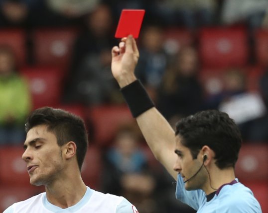 A game in Uruguay's Apertura championship ended in a brawl between the two sides, leading the referee to show a total of 17 red cards.