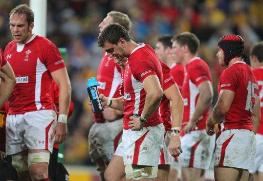 The four Welsh regions have rejected an offer to allow Welsh internationals to be centrally contracted.