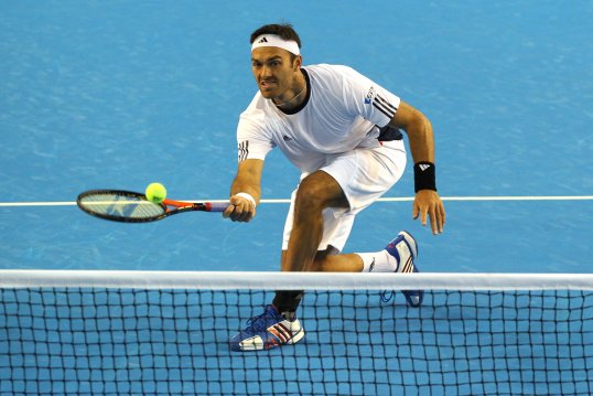 British Davies Cup player Ross Hutchins has vowed to fight his Hodgkin's Lymphoma and return to tennis.