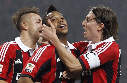 AC Milan winger Robinho has hinted at a move to Santos.