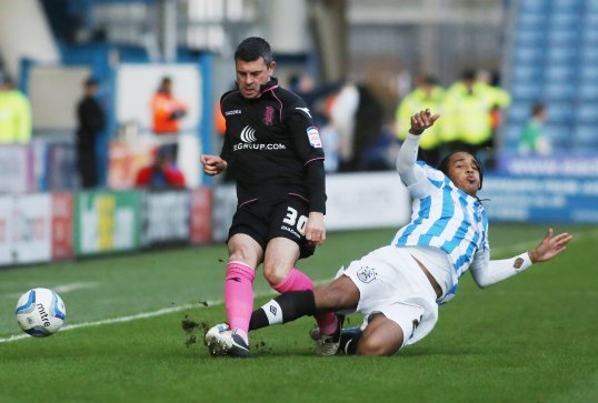 Birmingham City are set to re-sign left-back Paul Robinson on a new contract when his current deal expires at the weekend.