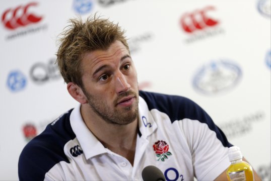 England captain Chris Robshaw is relishing the chance to clash with his New Zealand counterpart Richie McCaw.