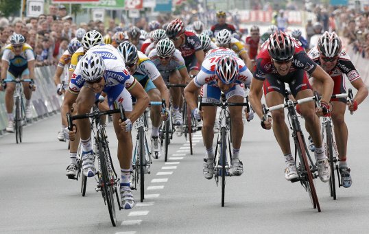 Jürgen Roelandts has broken his right collarbone during a crash in the Binche-Tournai-Binche road race.