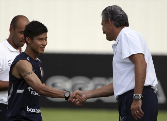 Corinthians may have signed the Chinese Chen Zhizhao for commercial reasons but it seems the player who wears the number 200 shirt has started to come good for the Brazilian side, gaining the praise of Ronaldo.