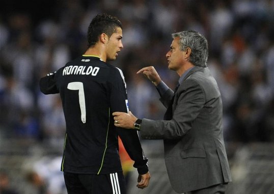 Real Madrid manager José Mourinho believes that forward Cristiano Ronaldo can continue to play well into his 30s and emulate his former Manchester United team-mates Paul Scholes and Ryan Giggs.