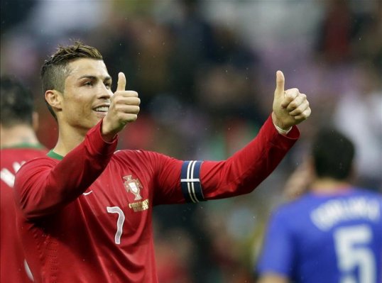 Real Madrid striker Cristiano Ronaldo has signed a new deal with the Spanish club which will keep him at the Santiago Bernabeu until 2018.
