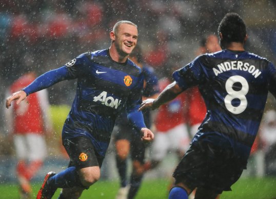 Manchester United's Wayne Rooney has praised the other strikers at the club as all three got a goal in the Champions League match against Braga.