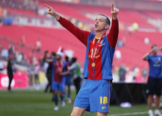 Blackburn Rovers boss Gary Bowyer is trying to snap up Crystal Palace's far-travelled forward Aaron Wilbraham on loan.