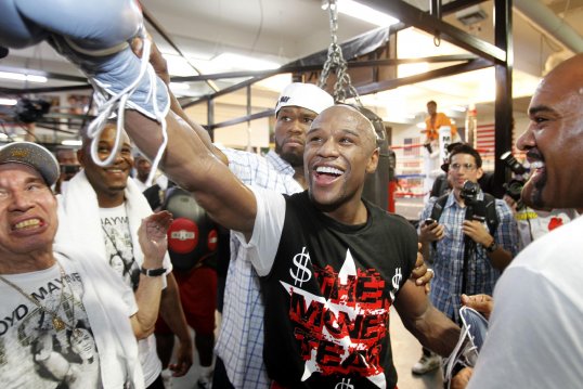 Rookie boxing promoter 50 Cent and five-division champion Floyd Mayweather Jr have ended their friendship via social-networking site Twitter.