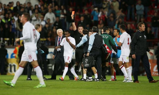 The Serbian Football Association has suspended Nikola Ninković and Ognjen Mudrinski for playing in national matches for a year.