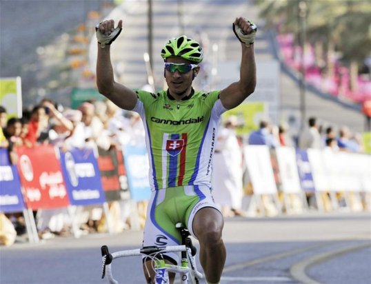 Cannondale rider Peter Sagan has increased his overall lead in the Tour of Oman by taking his second consecutive stage win.