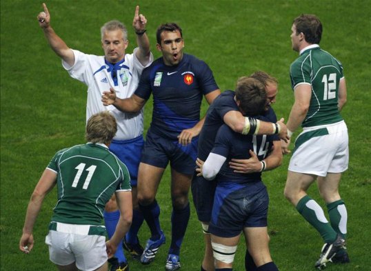 France’s under-fire coach Philippe Saint-André has made five changes to his squad to face England at Twickenham.