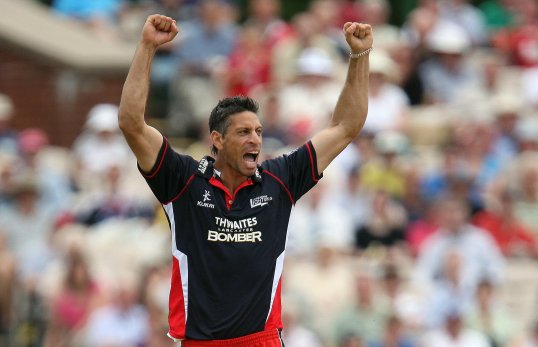 Former England and Lancashire paceman Sajid Mahmood has signed with Essex for two years.