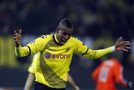 Borussia Dortmund defender Felipe Santana has dismissed speculation linking him with a move away from the club.