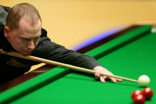 There were shocking scenes at the Crucible in the World Snooker Championship as Graeme Dott was repeated affected by static shocks from the table during his match with Shaun Murphy.
