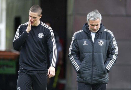 Jose Mourinho has picked Fernando Torres to lead the line for Chelsea in their Champions League group clash with Schalke.
