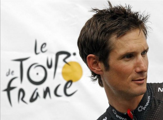 Cyclist Frank Schleck has been suspended from riding professionally for using a banned substance on last year’s Tour de France.