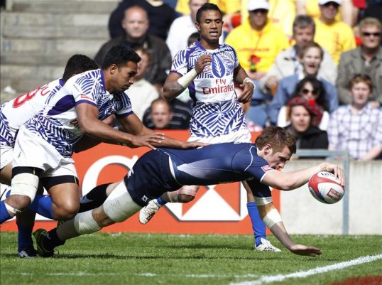 Scotland sevens head coach Stephen Gemmell is determined to avoid the hype of rivalry when his team take on England in the penultimate World Sevens Series tournament.