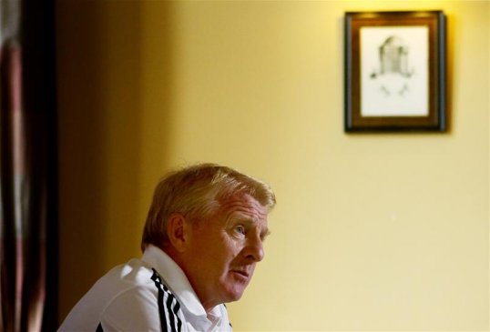 Scotland manager Gordon Strachan has made changes from the team that beat Macedonia back in September for the match against Croatia tonight.