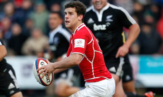 Saracens have signed Nottingham Rugby centre Tim Streather from the start of the 2013-14 season.