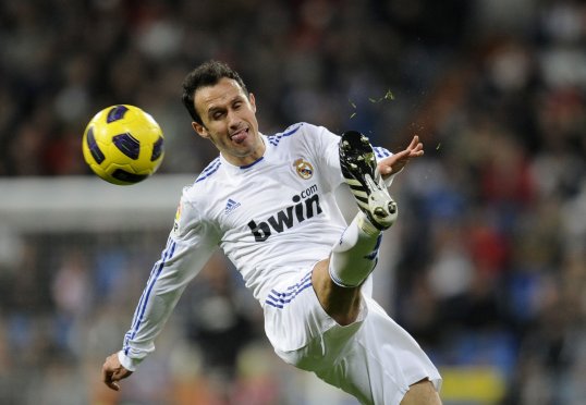 Monaco have signed Ricardo Carvalho from Real Madrid.