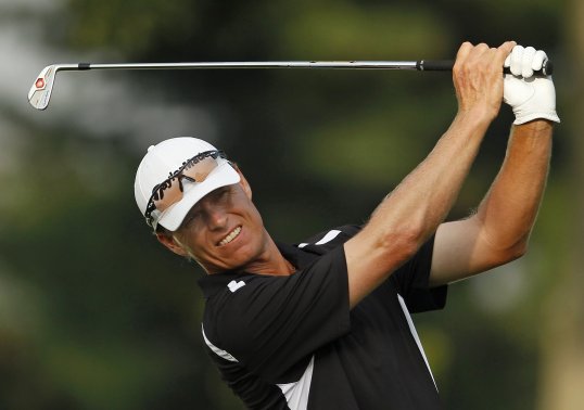 John Senden will take a two-shot overnight lead into the final round of the Australian Open.