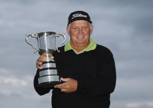 Peter Senior took advantage of a John Senden collapse to win the Australian Open by a single stroke.
