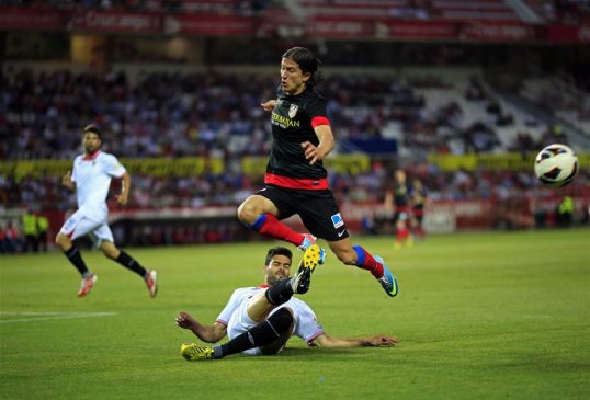 Atletico Madrid beat Sevilla 1-0 away to keep pressure on the teams at the top of La Liga.
