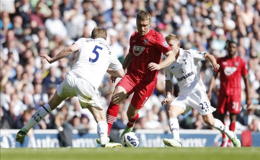Reading are lining up a move for Southampton striker Rickie Lambert, according to reports.