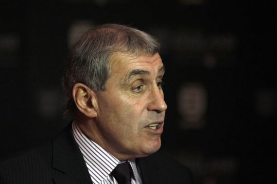 Former England goalkeeper Peter Shilton believes Engalnd boss Roy Hodgson will be carefully monitoring stopper Joe Hart's form over the next couple of games.