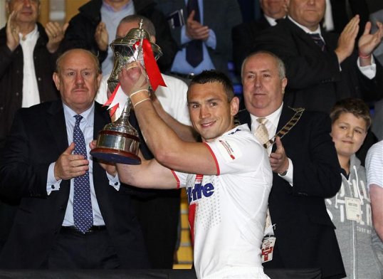 England and Leeds Rhinos captain Kevin Sinfield will undergo an operation and faces six weeks on the side-lines.