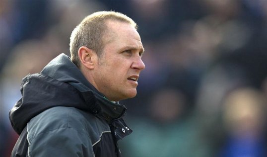 London Irish director of rugby Brian Smith paid tribute to the side's forwards after they defeated Worcester 26-6 to keep their Premiership survival hopes alive.