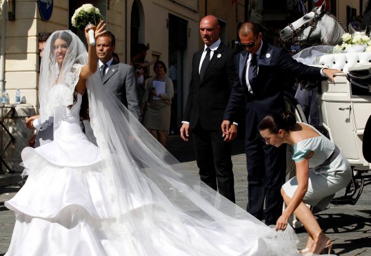 The wife of Inter Milan forward Wesley Sneijder had revealed the Dutch star is leaving the San Siro.