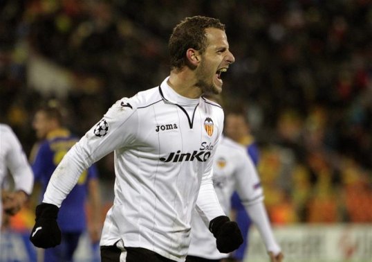 Valencia CF striker Roberto Soldado says he hopes to one day leave the La Liga and play abroad after a disappointing season at the Mestalla.
