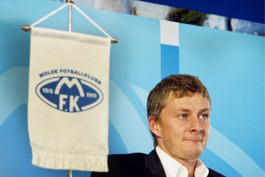 Former Manchester United striker Ole Gunnar Solskjær has ruled himself out of the line-up for the Bolton Wanderers managerial job after pledging his allegiance to current club Molde.