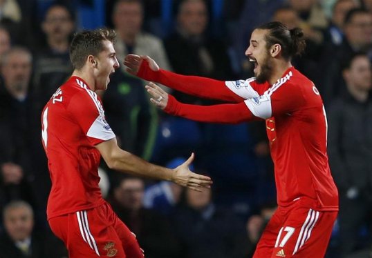 Unsettled Italian striker Pablo Osvaldo keeps his place in the Southampton starting lineup ahead of Rickie Lambert.