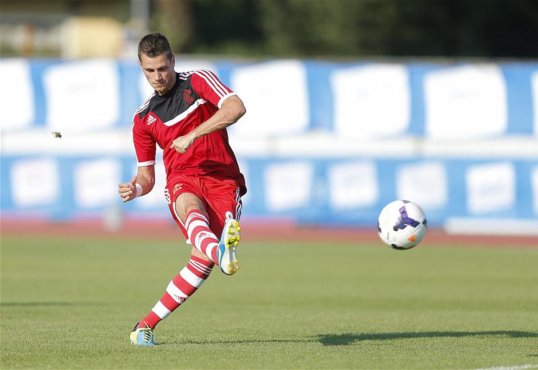 Southampton midfielder Morgan Schneiderlin has put the club's strong start to the Premier League season down to the manager Mauricio Pochettino.