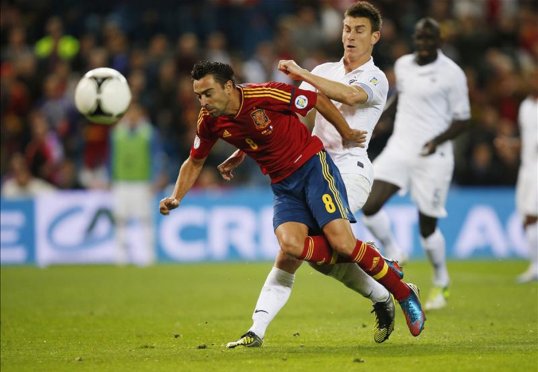 The Spanish Football Federation has confirmed that the national side will play a friendly in Qatar against Uruguay on 6 February, with the world champions earning themselves €3 million for 90 minutes work.